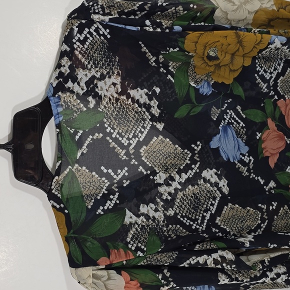 {Cabi} #3762 Snake Charmer Floral Blouse Long Sleeve Women's - Size Small - Picture 11 of 12
